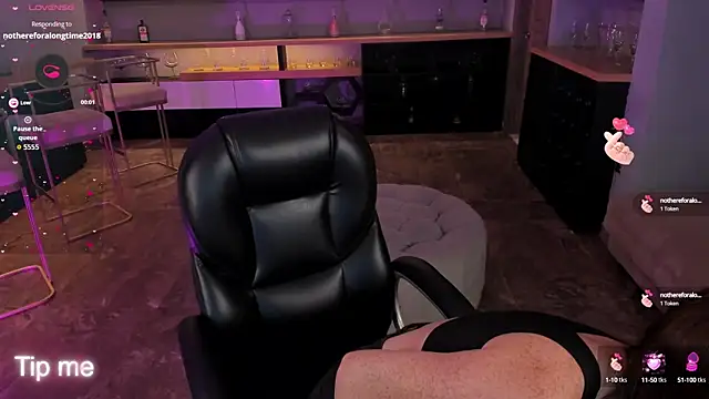 Snapshot of CorinneRusso chatting on October 15, 2025, 5:39 am CorinneRusso online show from October 15, 2025, 5:39 am