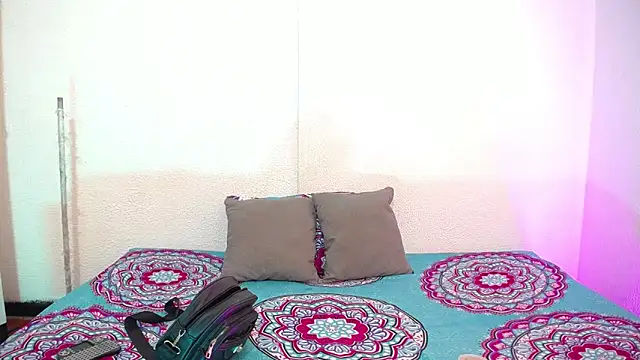  joanne and oliver  online show from December 14, 2025, 3:39 pm