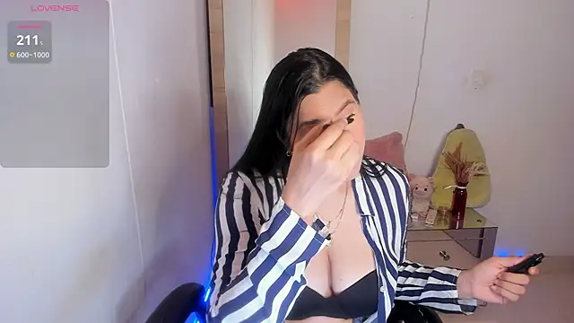 hellensexy online show from March 1, 2026, 4:18 pm