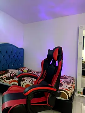 Leonarrrd 01 online show from November 3, 2025, 11:30 pm