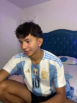 Leonarrrd 01 online show from October 11, 2025, 10:33 pm