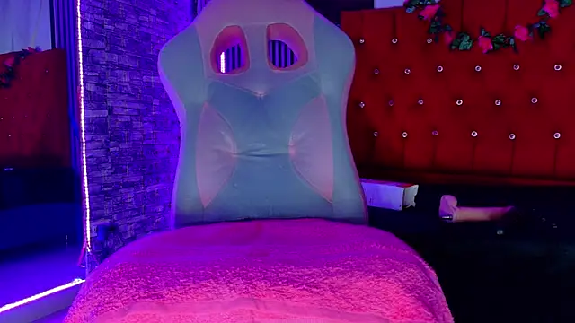 miahernadez303av online show from March 2, 2026, 7:26 am