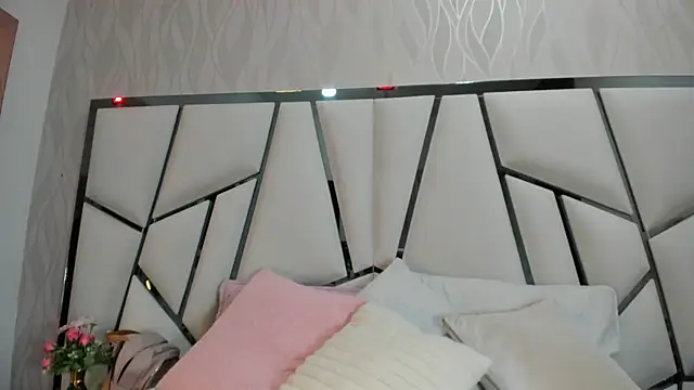 Snapshot of _aurora18_ chatting on October 22, 2025, 3:06 am aurora18 online show from October 22, 2025, 3:06 am