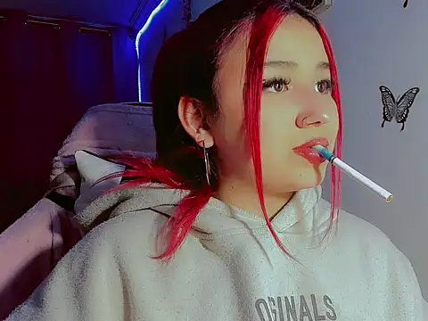 Snapshot of madisonx17 chatting on November 6, 2025, 12:14 am madisonx17 online show from November 6, 2025, 12:14 am