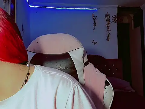 Snapshot of madisonx17 chatting on October 31, 2025, 12:29 am madisonx17 online show from October 31, 2025, 12:29 am