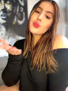 Snapshot of ValerieHilton chatting on October 19, 2025, 7:05 pm ValerieHilton online show from October 19, 2025, 7:05 pm