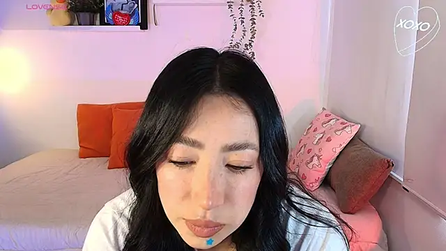 lilyy evanss online show from April 9, 2026, 10:27 pm
