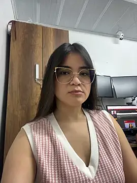 CamilaSofiia online show from October 2, 2025, 7:28 pm
