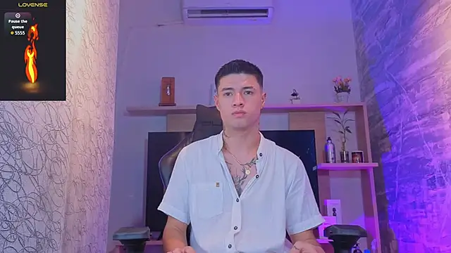 Snapshot of EdwardRoss_ chatting on June 26, 2026, 8:58 pm EdwardRoss online show from June 26, 2026, 8:58 pm