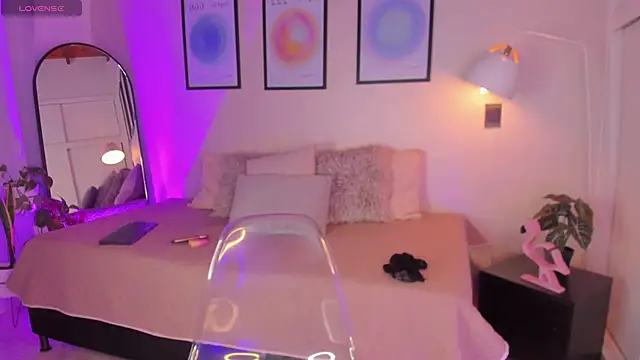 Arianabromw online show from April 13, 2026, 6:45 pm