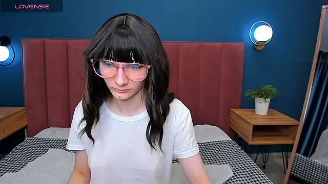 Lili flowerr online show from March 11, 2025, 8:19 am