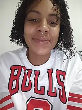 Julia Pretinha online show from May 9, 2026, 1:42 am