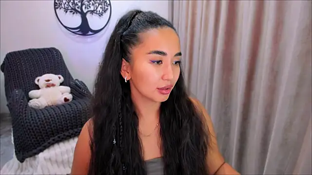 worldofkim online show from October 13, 2025, 6:26 am