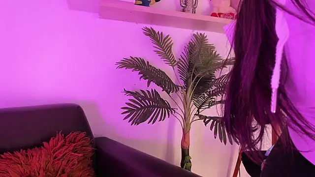 Miia Thompsonn online show from January 21, 2025, 3:15 am