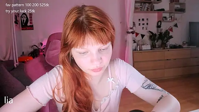 Snapshot of lil_lia chatting on June 11, 2026, 10:29 pm lil lia online show from June 11, 2026, 10:29 pm