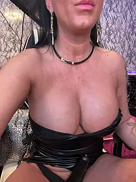 Snapshot of Luiza_Hammer chatting on March 6, 2025, 9:58 am Luiza Hammer online show from March 6, 2025, 9:58 am