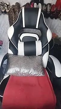 Snapshot of Luiza_Hammer chatting on November 27, 2025, 10:48 am Luiza Hammer online show from November 27, 2025, 10:48 am