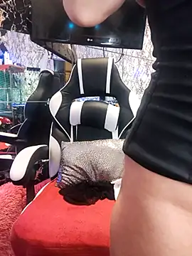 Snapshot of Luiza_Hammer chatting on March 19, 2025, 4:45 pm Luiza Hammer online show from March 19, 2025, 4:45 pm