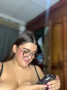 Snapshot of Michellesexxy chatting on January 11, 2025, 5:31 am Michellesexxy online show from January 11, 2025, 5:31 am