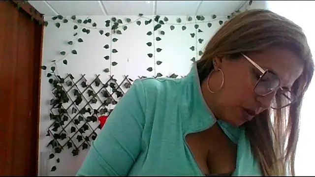 RossanaLionheart online show from November 16, 2025, 12:32 pm