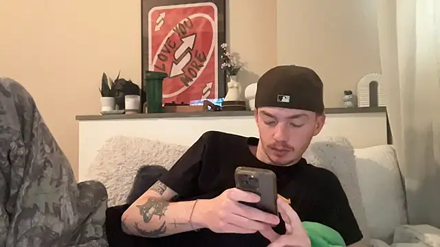 Snapshot of younghungginger chatting on January 2, 2025, 7:29 pm younghungginger online show from January 2, 2025, 7:29 pm