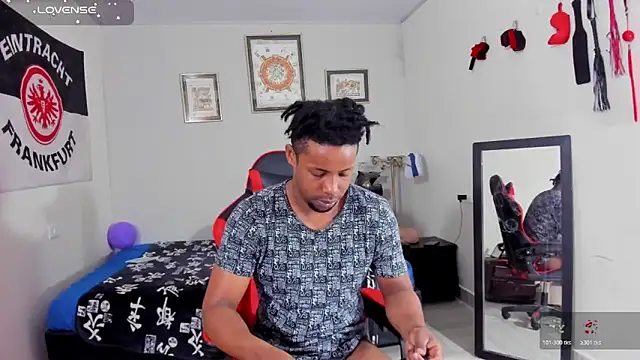 AlejoKhalifa  online show from October 28, 2025, 9:08 am