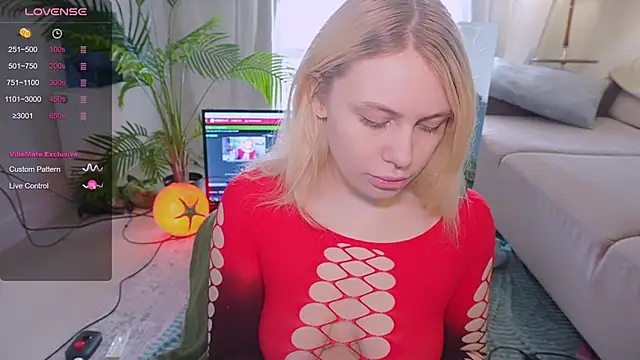 Snapshot of Meukotis chatting on November 15, 2025, 9:35 am Meukotis online show from November 15, 2025, 9:35 am