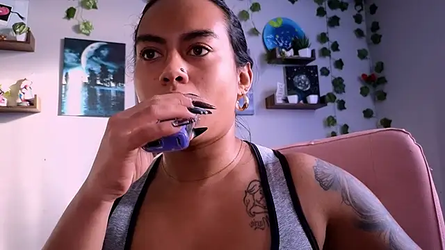 macey elliot  online show from October 23, 2025, 11:53 am