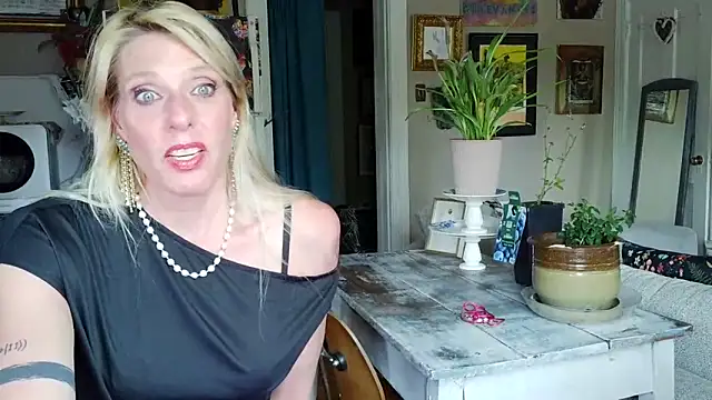 Glamazonx online show from May 17, 2026, 9:59 pm