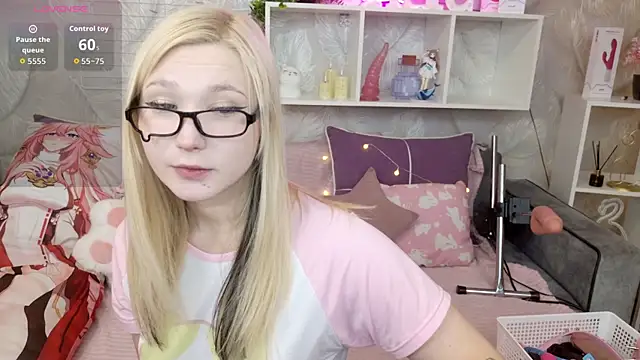 Snapshot of MeowkaKitty chatting on October 18, 2025, 1:29 am MeowkaKitty online show from October 18, 2025, 1:29 am