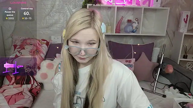 Snapshot of MeowkaKitty chatting on November 11, 2025, 2:17 am MeowkaKitty online show from November 11, 2025, 2:17 am