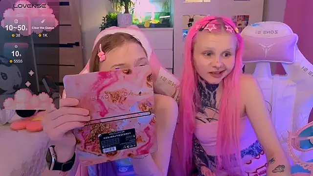 Snapshot of Britney_Lynch chatting on October 28, 2025, 1:17 am Britney Lynch online show from October 28, 2025, 1:17 am