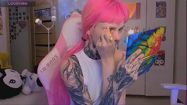 Snapshot of Britney_Lynch chatting on October 23, 2025, 12:37 pm Britney Lynch online show from October 23, 2025, 12:37 pm