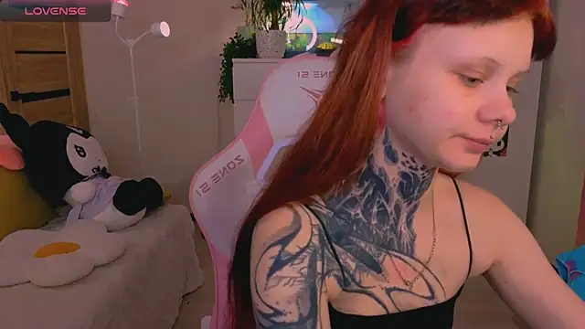 Snapshot of Britney_Lynch chatting on November 7, 2025, 9:52 pm Britney Lynch online show from November 7, 2025, 9:52 pm