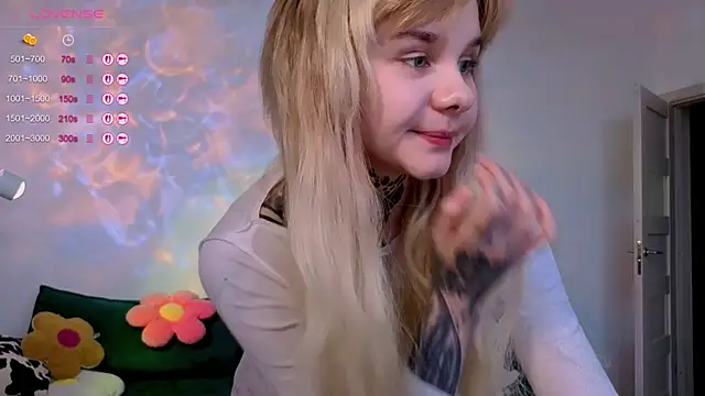 Snapshot of Britney_Lynch chatting on June 6, 2026, 7:08 pm Britney Lynch online show from June 6, 2026, 7:08 pm