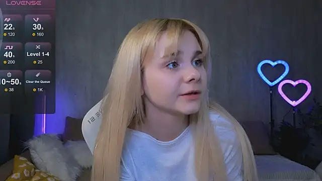 Snapshot of Britney_Lynch chatting on March 19, 2025, 7:49 pm Britney Lynch online show from March 19, 2025, 7:49 pm