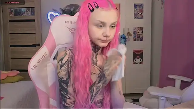 Snapshot of Britney_Lynch chatting on October 17, 2025, 12:14 am Britney Lynch online show from October 17, 2025, 12:14 am