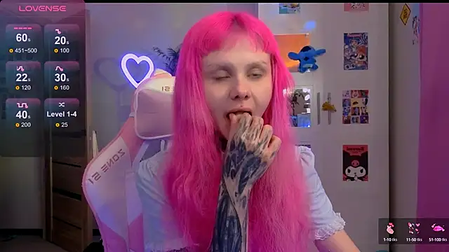 Snapshot of Britney_Lynch chatting on October 13, 2025, 3:02 pm Britney Lynch online show from October 13, 2025, 3:02 pm