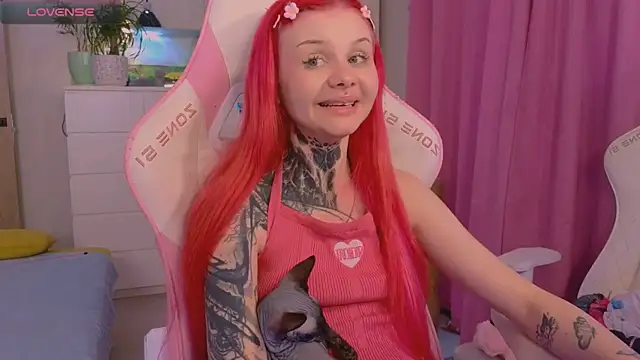 Snapshot of Britney_Lynch chatting on November 15, 2025, 6:39 am Britney Lynch online show from November 15, 2025, 6:39 am