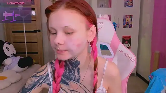 Snapshot of Britney_Lynch chatting on November 6, 2025, 10:14 pm Britney Lynch online show from November 6, 2025, 10:14 pm