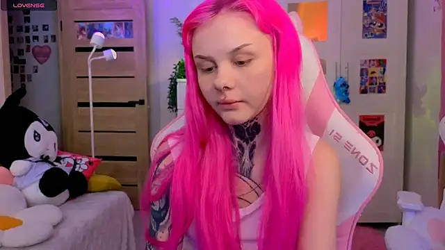 Snapshot of Britney_Lynch chatting on October 30, 2025, 6:49 pm Britney Lynch online show from October 30, 2025, 6:49 pm