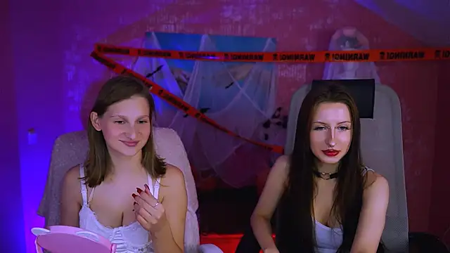 EllaHorton online show from October 18, 2025, 12:29 pm