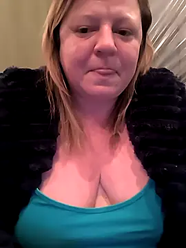 jusichka online show from May 3, 2026, 6:44 pm