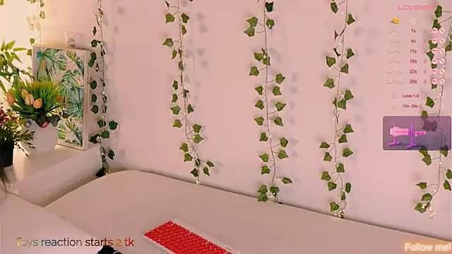 Snapshot of CarlyMilton chatting on October 11, 2025, 9:38 pm CarlyMilton online show from October 11, 2025, 9:38 pm