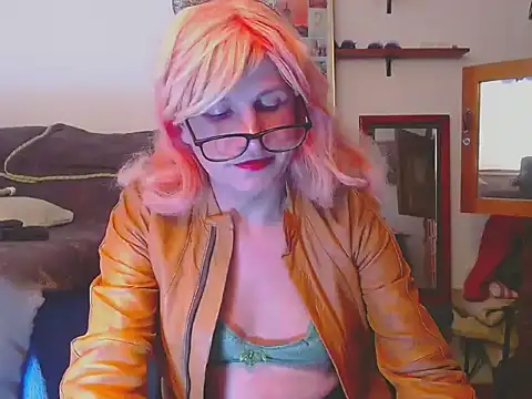 LorenJade online show from May 5, 2026, 7:33 am