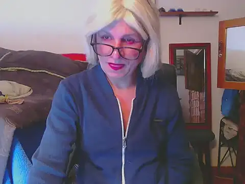 LorenJade online show from April 27, 2026, 7:28 am