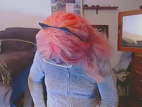 Snapshot of LorenJade chatting on May 14, 2026, 7:49 am LorenJade online show from May 14, 2026, 7:49 am