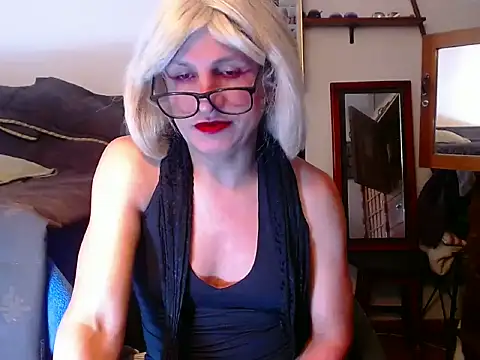 Snapshot of LorenJade chatting on June 19, 2026, 7:47 am LorenJade online show from June 19, 2026, 7:47 am