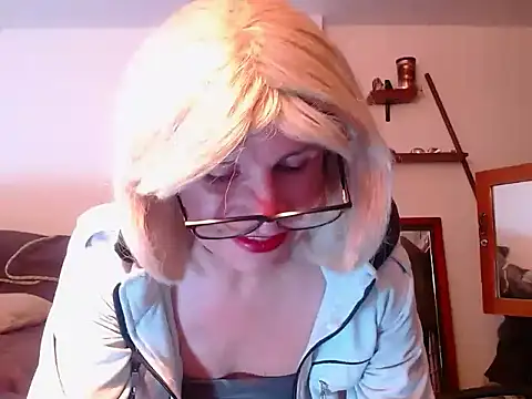 Snapshot of LorenJade chatting on June 13, 2026, 8:01 am LorenJade online show from June 13, 2026, 8:01 am