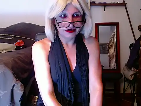 Snapshot of LorenJade chatting on June 17, 2026, 8:03 am LorenJade online show from June 17, 2026, 8:03 am